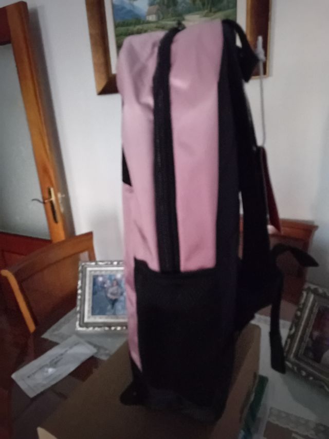 Mochila Reebok rosa y negra