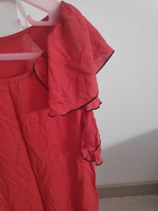 Blusa roja sin mangas