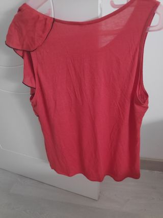 Blusa roja sin mangas