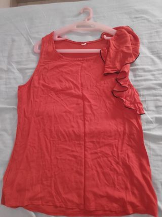 Blusa roja sin mangas