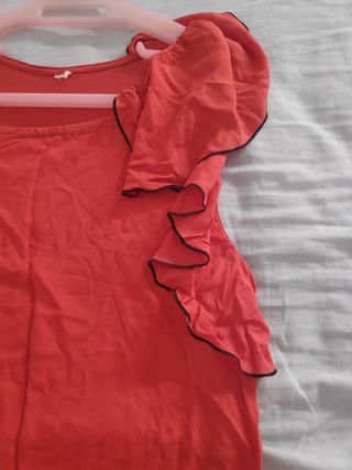 Blusa roja sin mangas