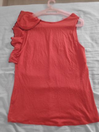 Blusa roja sin mangas