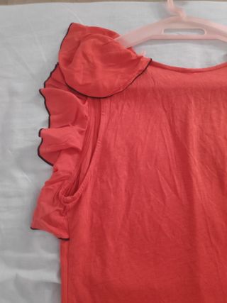 Blusa roja sin mangas
