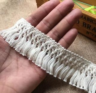 Cortina bordada para ventana o mueble rústico