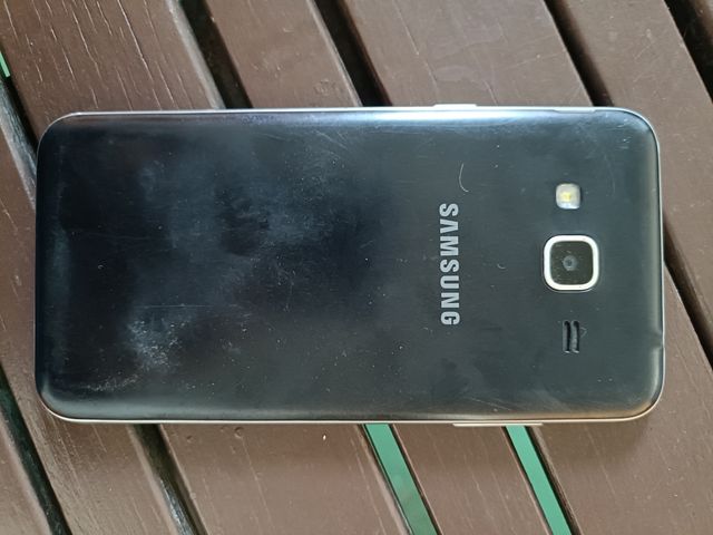 Samsung Galaxy J3 - móvil negro