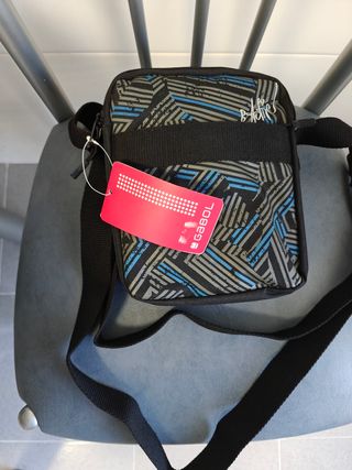 Bandolera B-Nos azul y gris. 22×18cm.