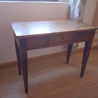 Mesa de madera antigua