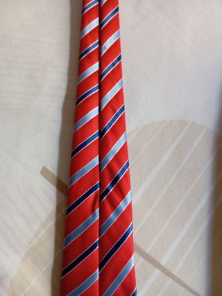 Corbata roja y azul niño, como nueva. Una puesta