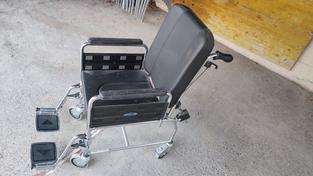 Silla de ruedas articulada