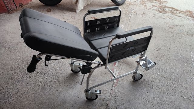 Silla de ruedas articulada