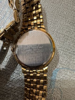 Reloj Seiko cuarzo dorado