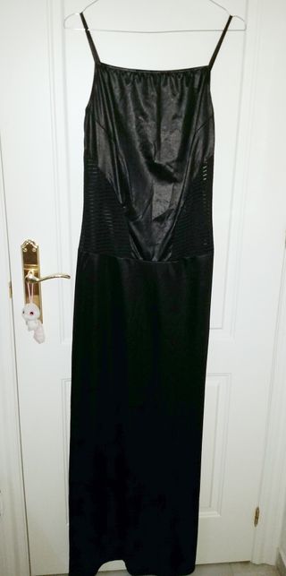Vestido largo negro tirantes con transparencias