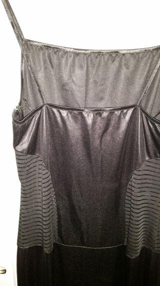 Vestido largo negro tirantes con transparencias