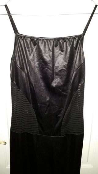 Vestido largo negro tirantes con transparencias