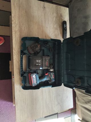 Taladro bateria bosch + batería + caja