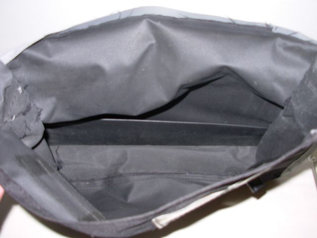 Borsa sportiva nera e grigia