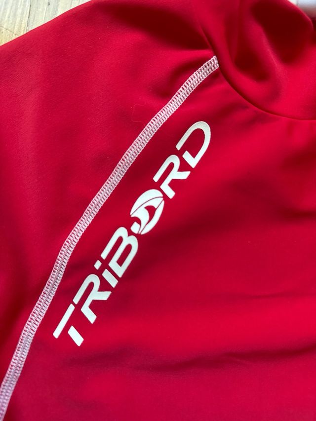 Camiseta Decathlon niño baño talla XS.