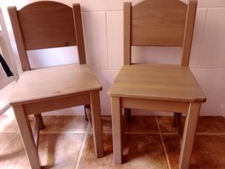 Silla madera niños Ikea.
Las 2 x 15€.