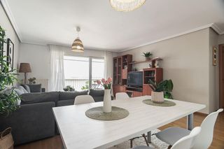 Piso en venta en Ermitagaña - Mendebaldea en Pamplona