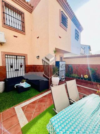 Casa adosada en venta en La Granja-La Colina-Los Pastores en Algeciras