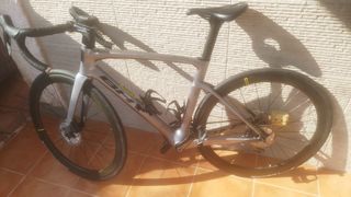 BH RS1 3.0 Bicicleta Carretera con ruedas MAVIC.
