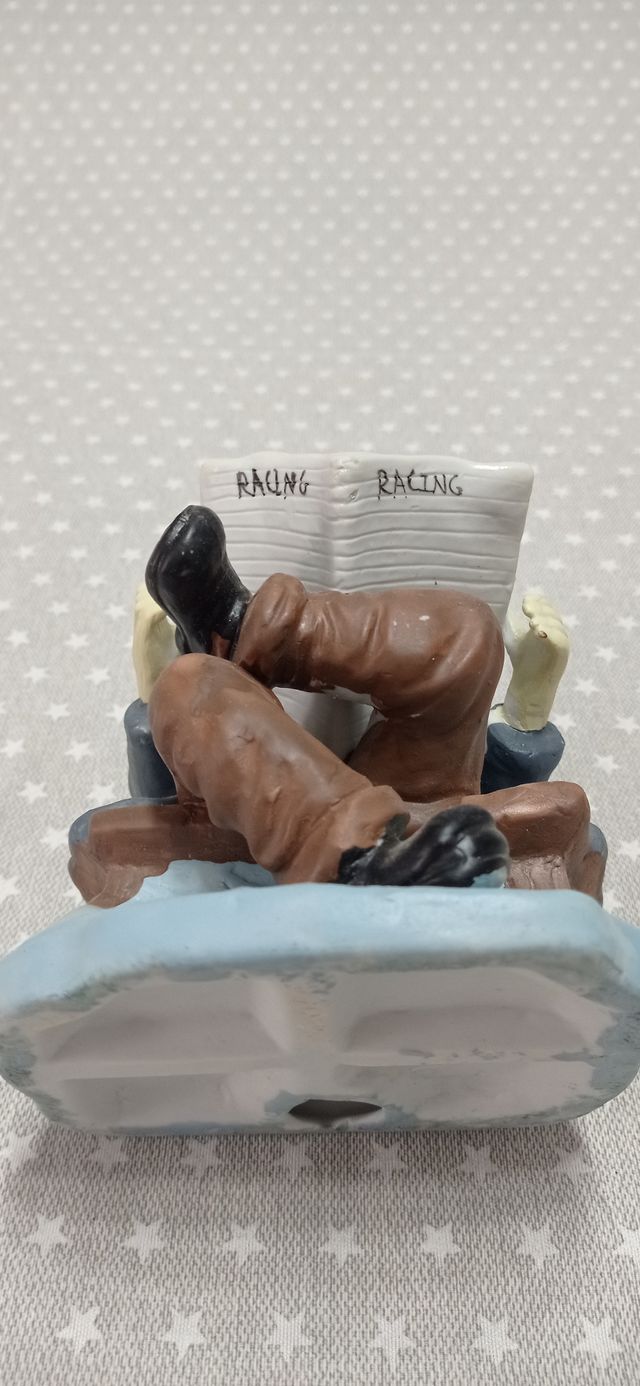 Figura porcelana anciano leyendo