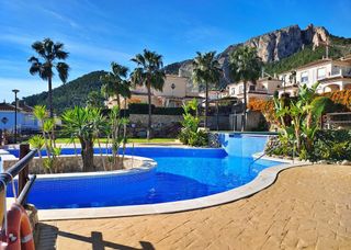 Casa adosada en venta en Polop