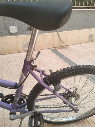 Bicicleta BH montaña lila