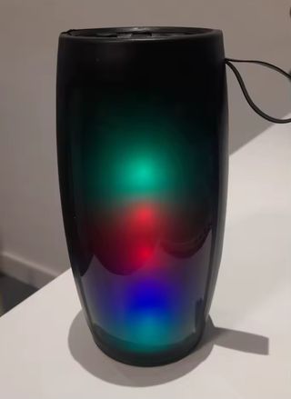 Altavoz Bluetooth con luces LED. SUPER PRECIO!!! 