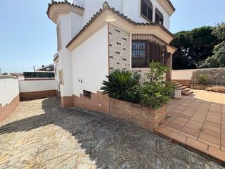 Chalet en venta en La Granja-La Colina-Los Pastores en Algeciras