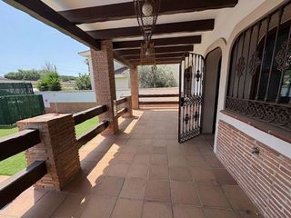Chalet en venta en La Granja-La Colina-Los Pastores en Algeciras