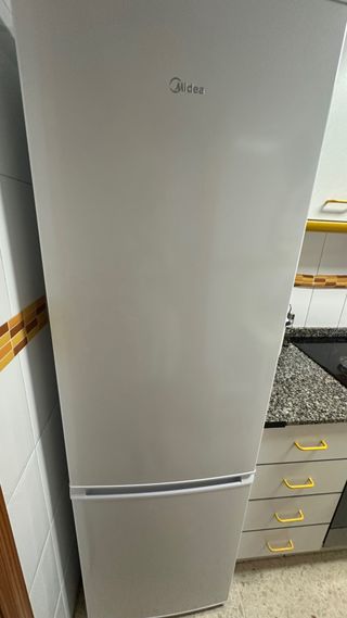 Nevera Midea combi - 2 meses uso vendo * traslado
