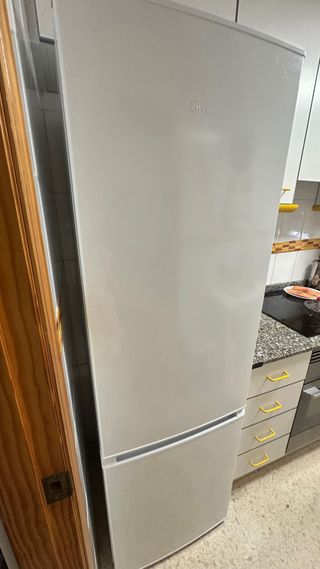Nevera Midea combi - 2 meses uso vendo * traslado