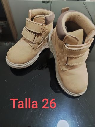 Zapatos niño talla 25-27.