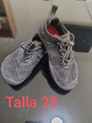 Zapatos niño talla 25-27.