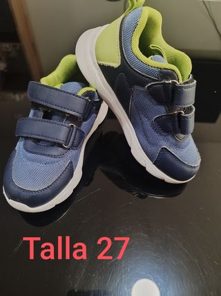 Zapatos niño talla 25-27.