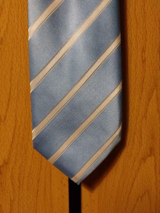 Corbata Schuss azul y blanca a rayas