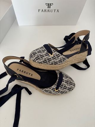Cuñas Farrutx beige y azul