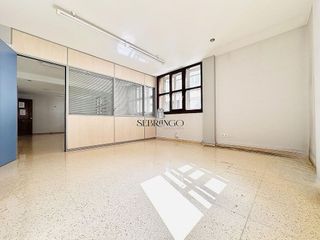 Oficina en venta en Puerto Chico en Santander