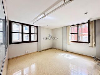 Oficina en venta en Puerto Chico en Santander