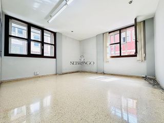 Oficina en venta en Puerto Chico en Santander