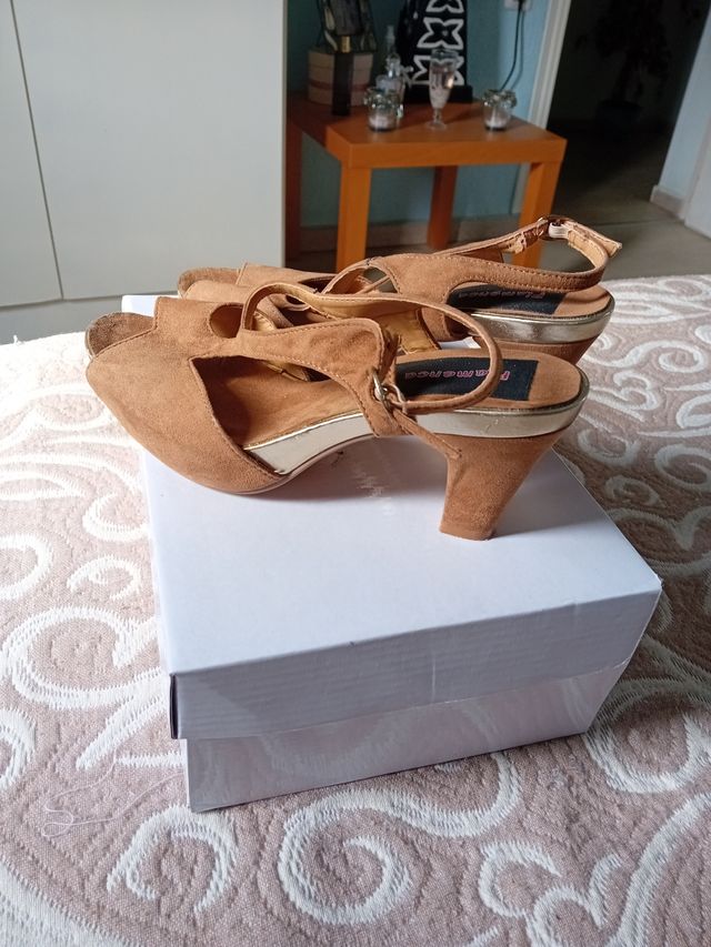 Zapatos tacón marrón-dorado