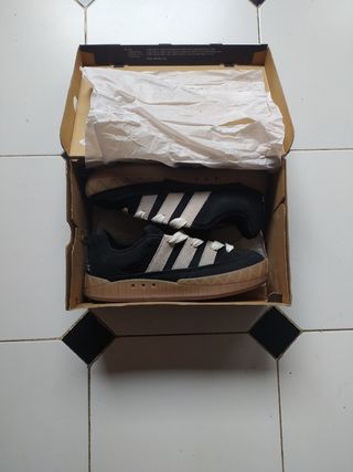 Zapatillas Adidas - Beige/Negras