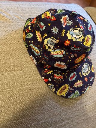 Gorra estilo cómic