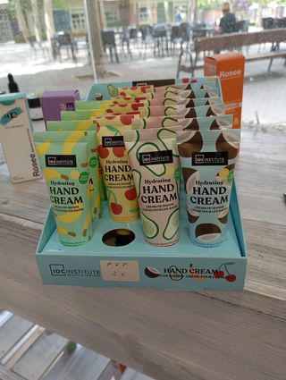 24h Maquillaje - expositores