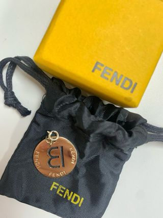 Colgante Fendi dorado inicial B