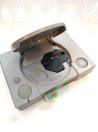 CONSOLA PS1 CON MANDO NO ORIGINAL Y CABLES