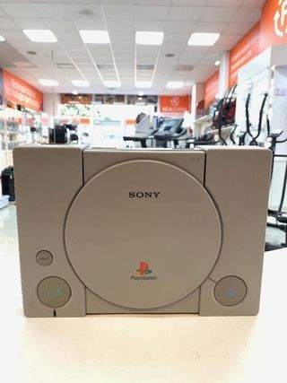 CONSOLA PS1 CON MANDO NO ORIGINAL Y CABLES