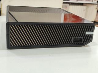CONSOLA XBOX ONE NEGRA 500GB *NO INCLUYE MANDO*