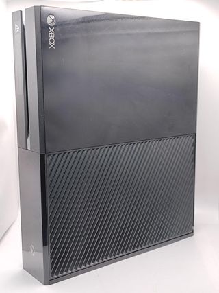 CONSOLA XBOX ONE NEGRA 500GB *NO INCLUYE MANDO*